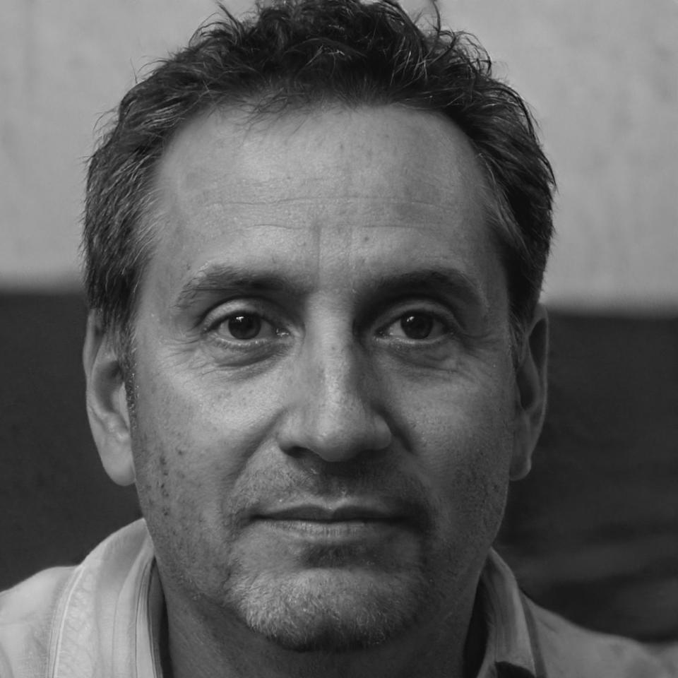 Carlos Mendoza, Analista Financiero Senior